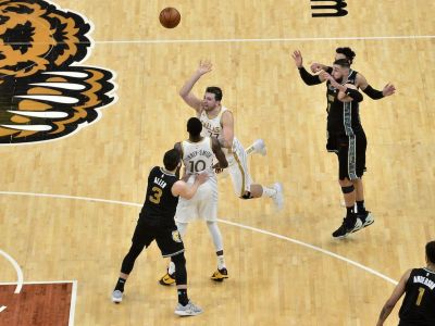 VIDEO: Luka Dončič rozhodol neuveriteľnou strelou v poslednej sekunde