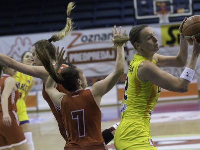 Pumy nenašli recept na Jurčenkovú, dominovala ako Shaq O’Neal