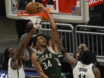 VIDEO: 49 bodov a parádny blok Durantovi, Antetokounmpo ukázal MVP výkon