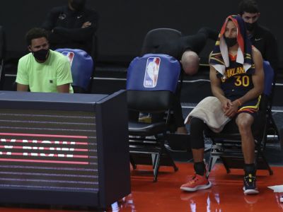 VIDEO: Curry hral výborne, ale Golden State padlo v predĺžení a ostane bez play-off