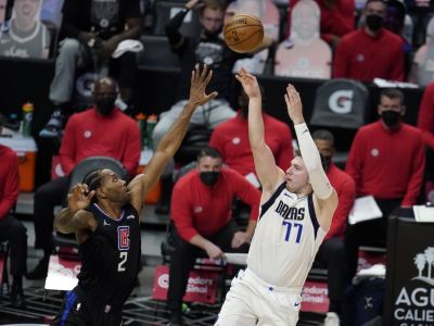 NBA play-off: Clippers nestačilo na Dončičov Dallas ani 69 bodov Leonarda s Georgom