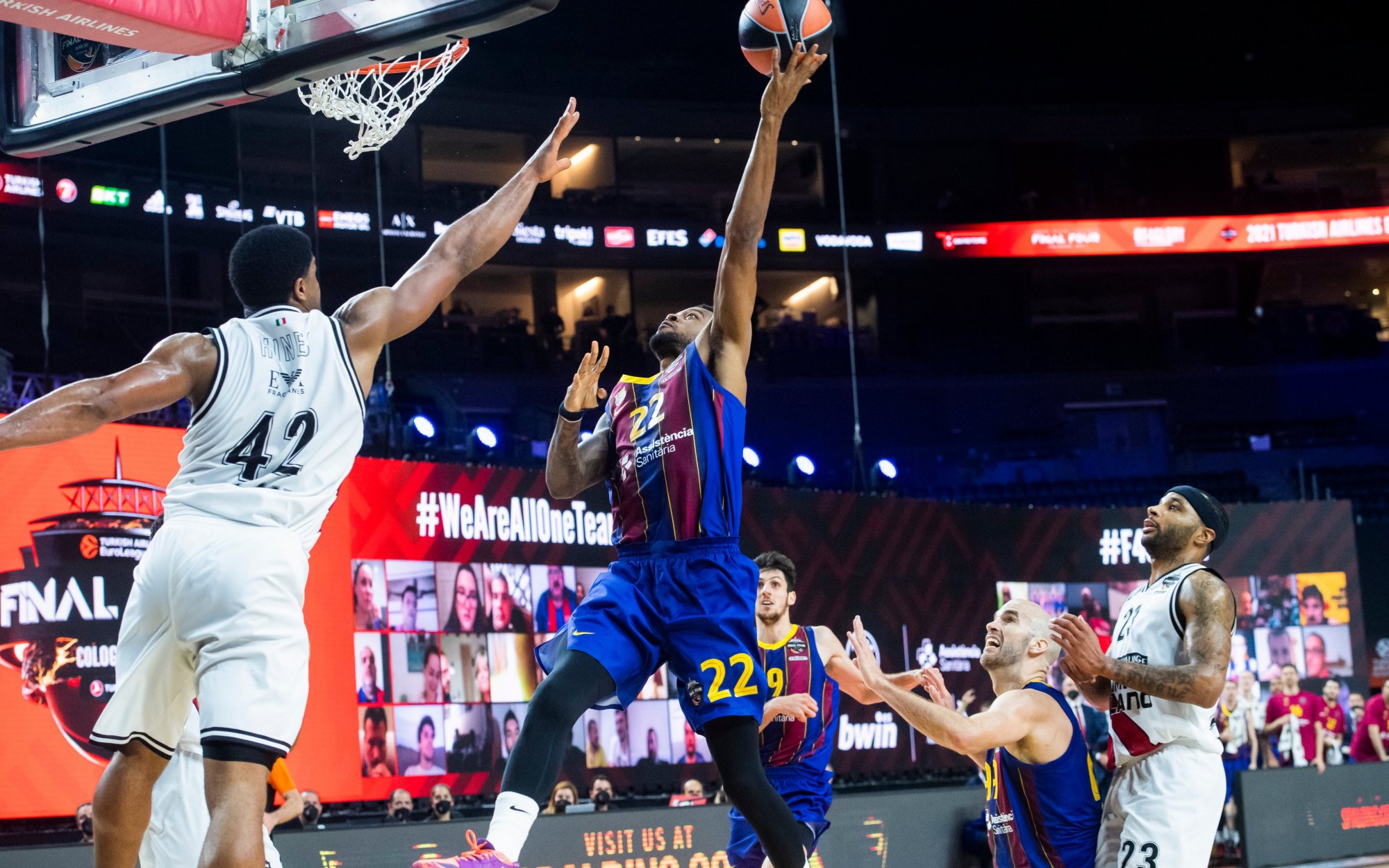 Európa bude mať nového šampióna. Anadolu Efes si vo finále zmeria sily s Barcelonou
