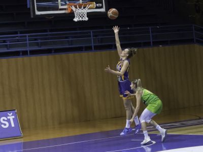 Finále s očakávaným obsadením. Pumy zabrali po prestávke, Anjelky dominovali