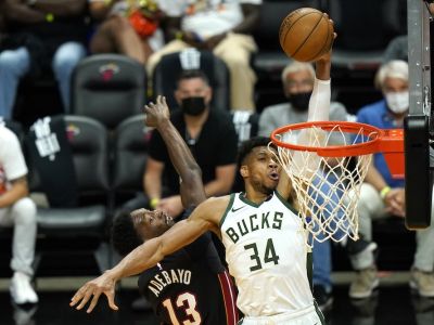 NBA play-off: Bucks zmietli finalistov Heat. Antetokounmpo: Nehrali sme sa so svojím jedlom