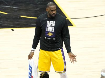 NBA play-off: Lakers na pokraji kolapsu, Lillard dal 55 bodov, 12 trojok a Portland aj tak prehral
