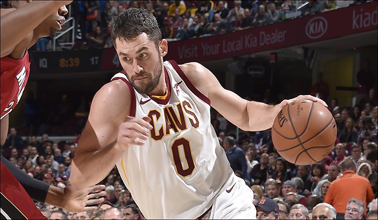 V Clevelande veria, že po LeBronovi tím potiahne Kevin Love, predĺžil za milióny