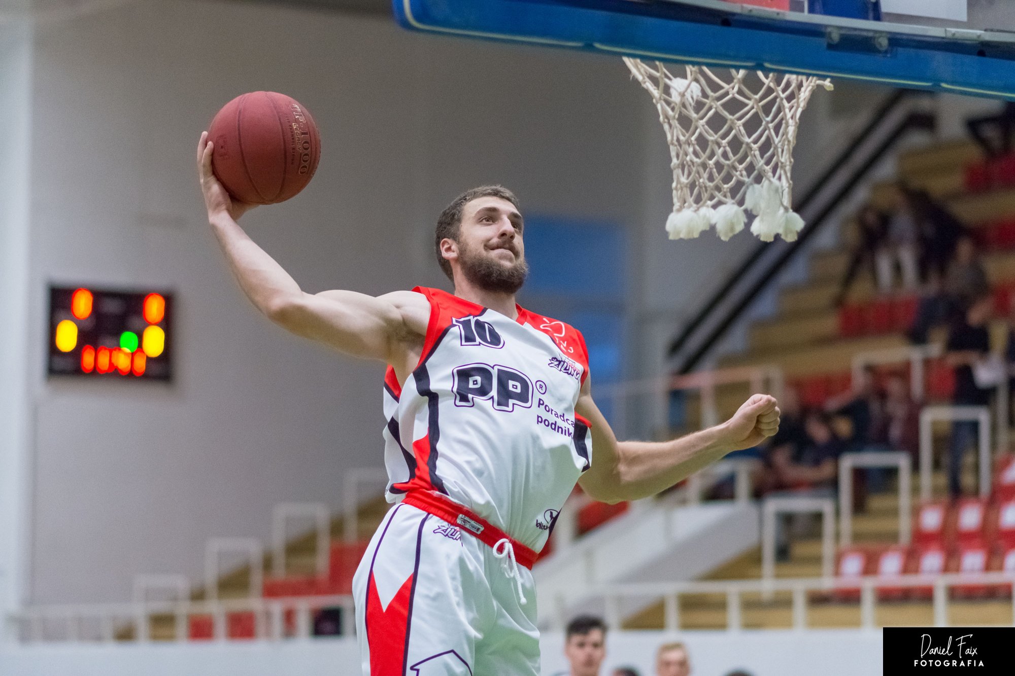 Power forvard budúcnosti. Bez smečovania si neviem basketbal ani predstaviť, vraví Merešš