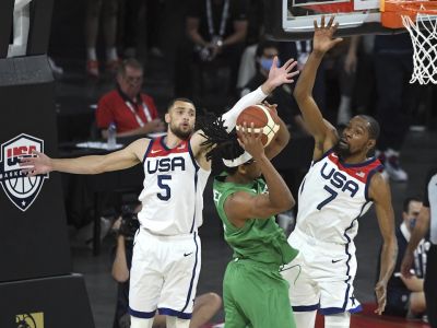 Američania s Durantom aj Lillardom šokujúco prehrali s outsiderom