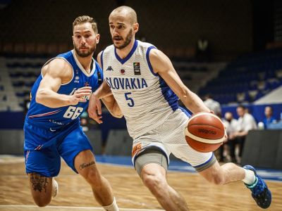 Junior Hronský zvolal k obratu a Slováci začali dôležitou výhrou nad Švajčiarmi