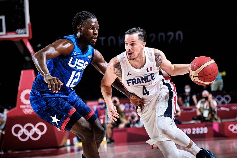 Obetoval sa pre chorú manželku, roky ho prehliadali, teraz vyhral titul v NBA a zachraňuje aj tím USA
