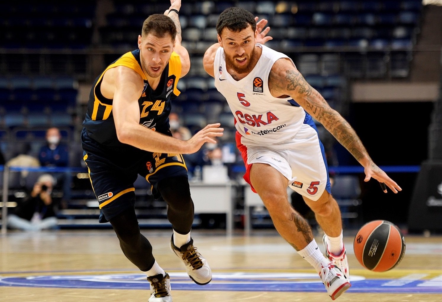 James triple-double nedosiahol, predviedol však jeden z najlepších výkonov v dejinách Euroligy
