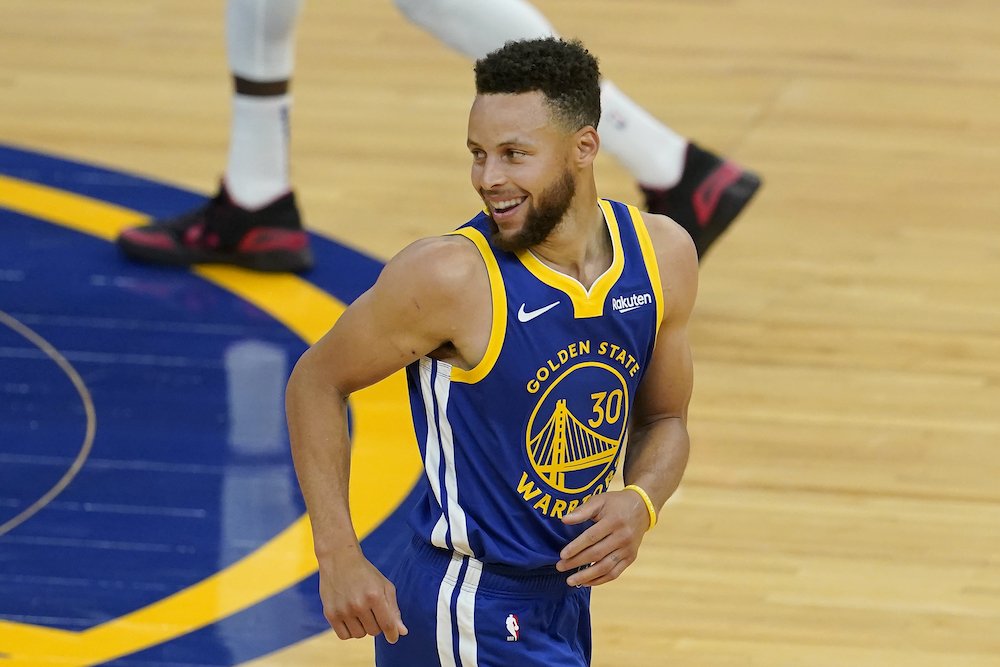 VIDEO: Curry bol znova nezastaviteľný, nastrieľal 50 bodov a Golden State dominujú