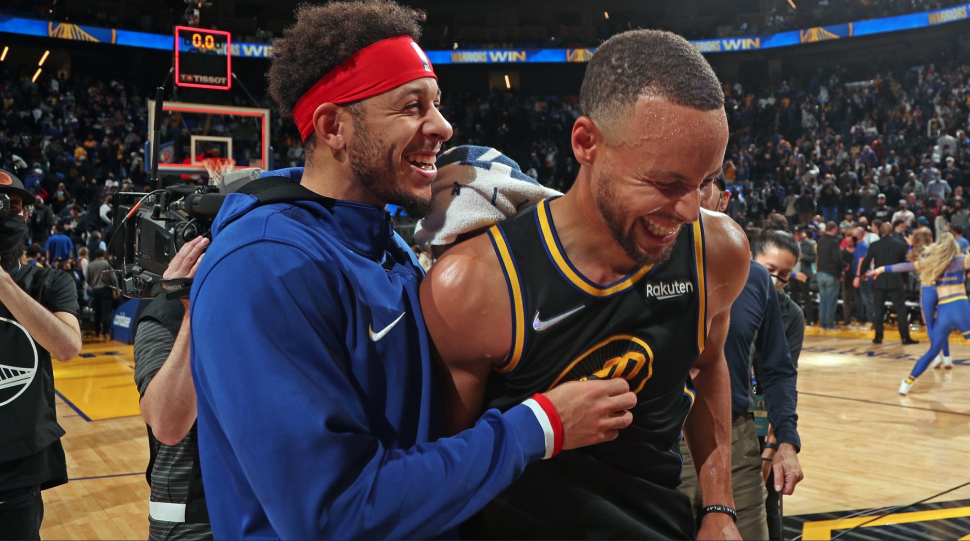 Miluje Iversona, v NBA má úžasnú sezónu, ale je len v tieni slávneho brata