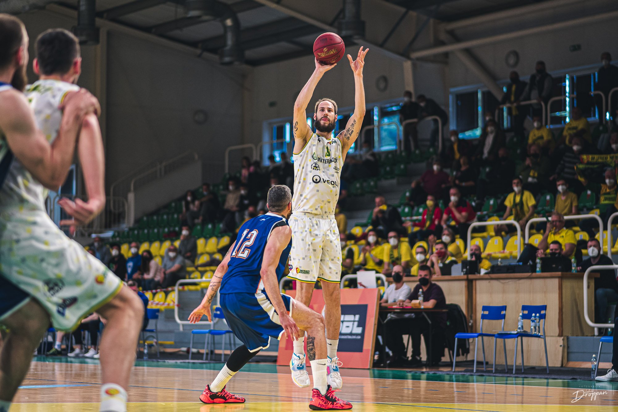 Levice jasne vyhrali v Handlovej, Prievidza s tesnou prehrou proti Rytierom