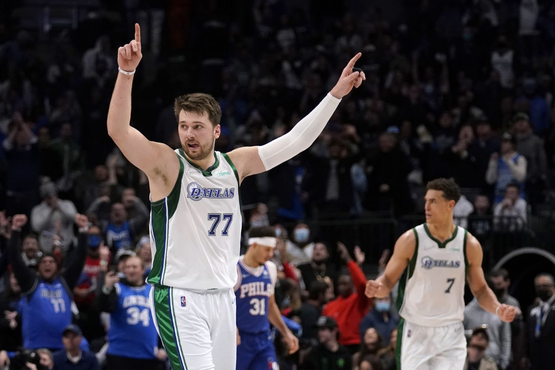 VIDEO: Skvelý Dončič režíroval obrat proti Philadelphii, parádny výkon Allena