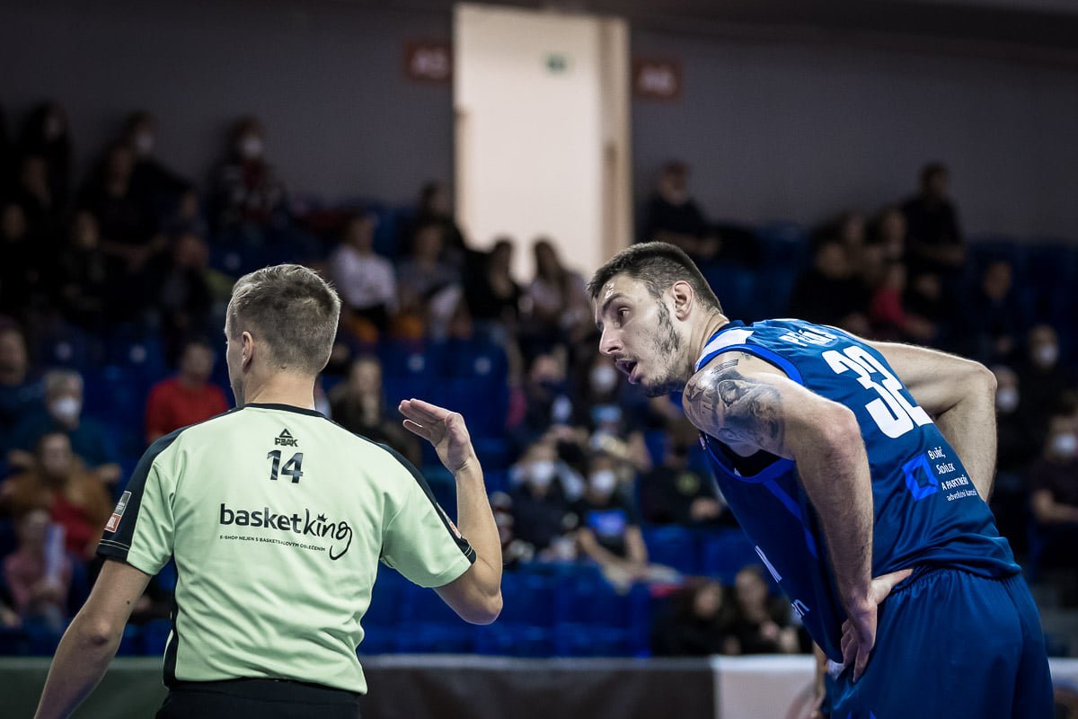 Double-double mašina Petráš hviezdou polabského derby. Užitočnosť mu vyskočila na úroveň 44!