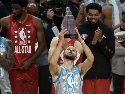 VIDEO: Curry si urobil z All-Star Game vlastnú trojkovú súťaž, opäť vyhral LeBronov tím