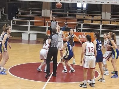 Kadetky odohrali plnú porciu duelov v oboch skupinách aj s dohrávkou