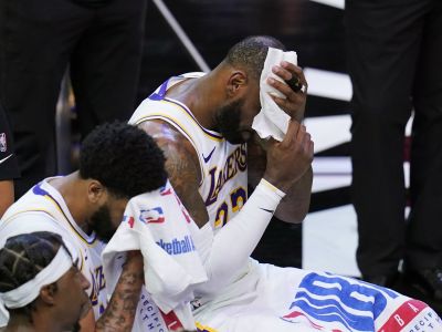 VIDEO: Lakers nevyhralo ani v plnej sile a kleslo mimo miest pre play-off