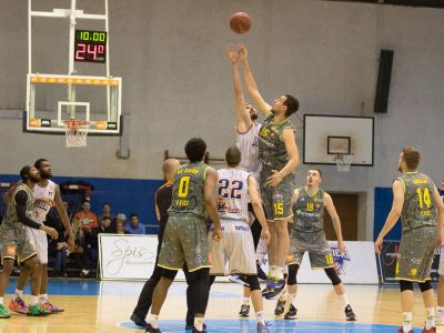 Nezlomilo ich ani 17 strát za polčas! Levičanov naštartoval neuveriteľný buzzer beater Abrháma
