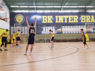 Interistickí kadeti s troma dominantnými výhrami, Žiar stihol štyri prehry