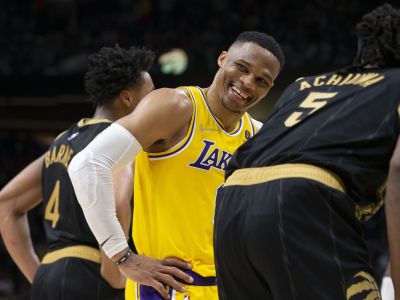 Lakers sa ho chceli zbaviť, ale Westbrook podľa očakávania pokračuje