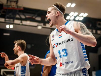 Patrioti zbroja. Prichádza legionár so slovenským pasom