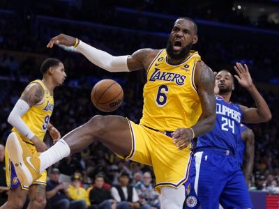 VIDEO: Clippers zničili Westbrooka a Milwaukee Embiida