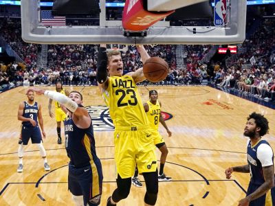 Vymenili všetky hviezdy a aj tak vyskočili do čela NBA. Vedie ich skvelý Fín