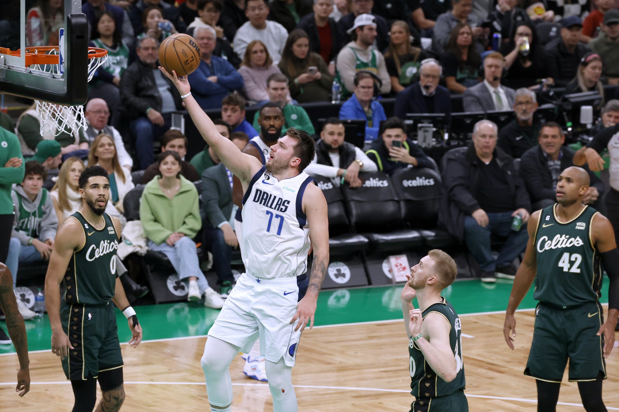 VIDEO: Boston zdolal v šlágri Dallas, hosťom nestačil ani ďalší supervýkon Dončiča