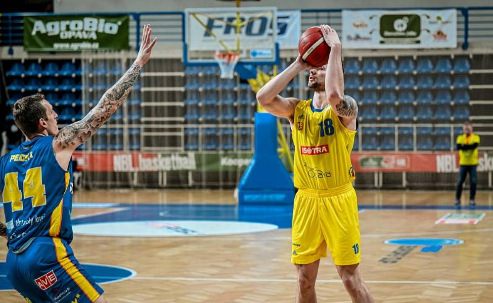 Mokráň opäť lídrom Opavy, Pavelka je najlepší v doskokoch v Lotyšsko-estónskej lige