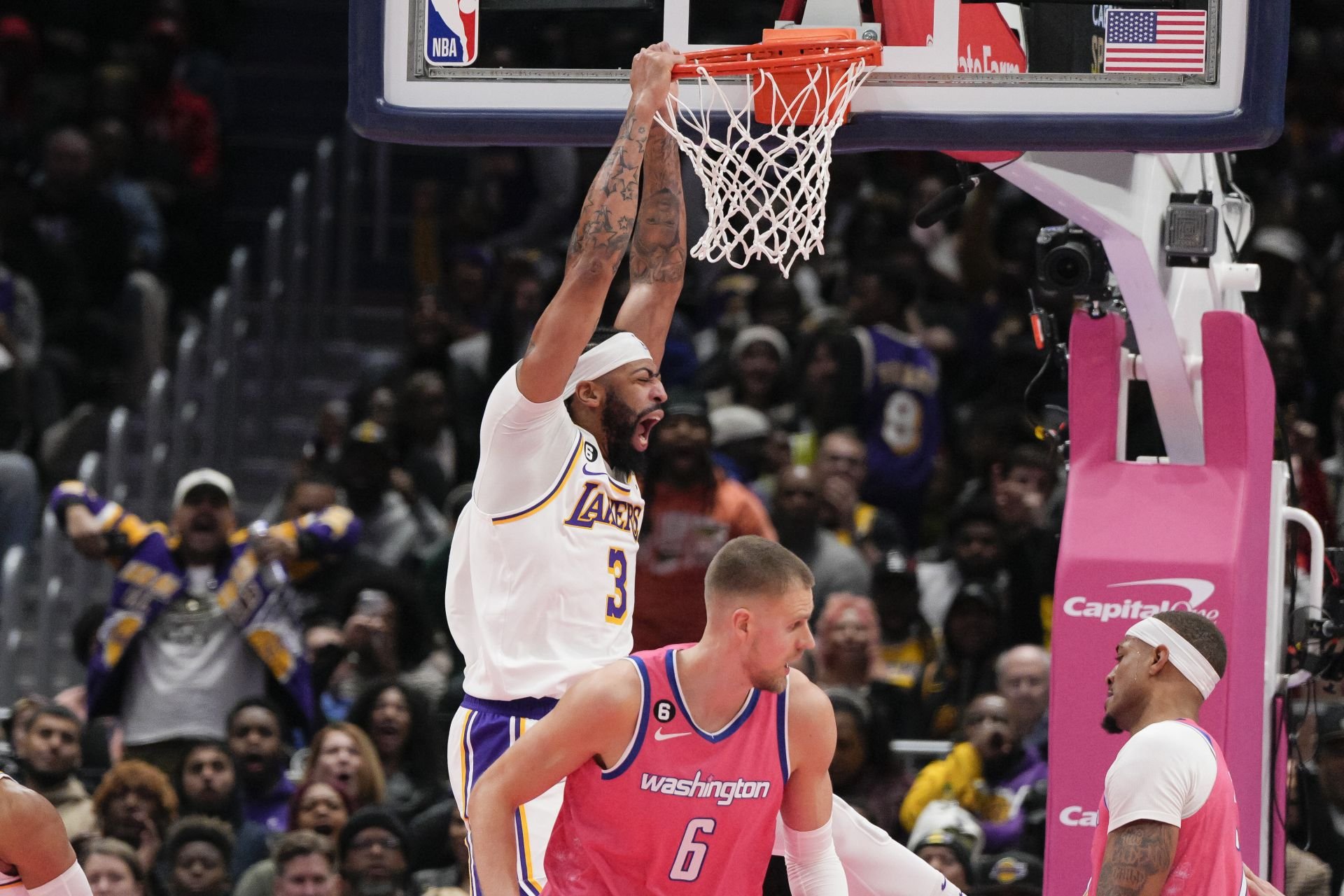 VIDEO: Lakers znova vyhrali. Dominantný AD žiaril v hlavnom meste, nastrieľal až 55 bodov