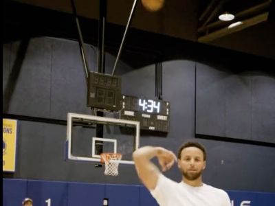 VIDEO: Pozrite si, ako vznikalo video, kde Steph Curry šokoval svet neuveriteľnými strelami