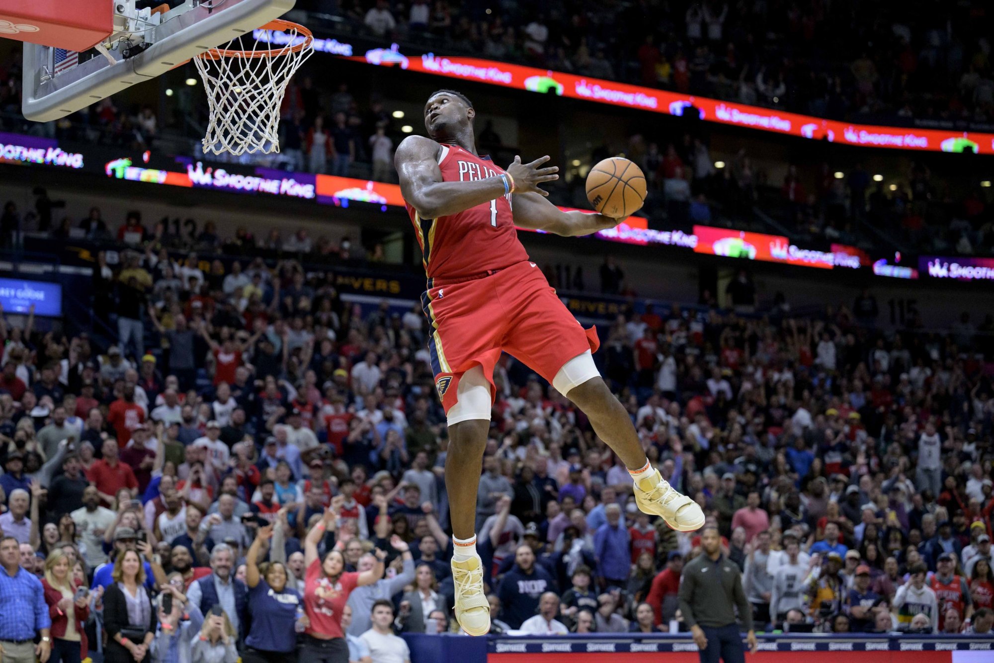 VIDEO: Philadelphia pretlačila Lakers v predĺžení, Zion potvrdil prvé miesto parádnym smečom