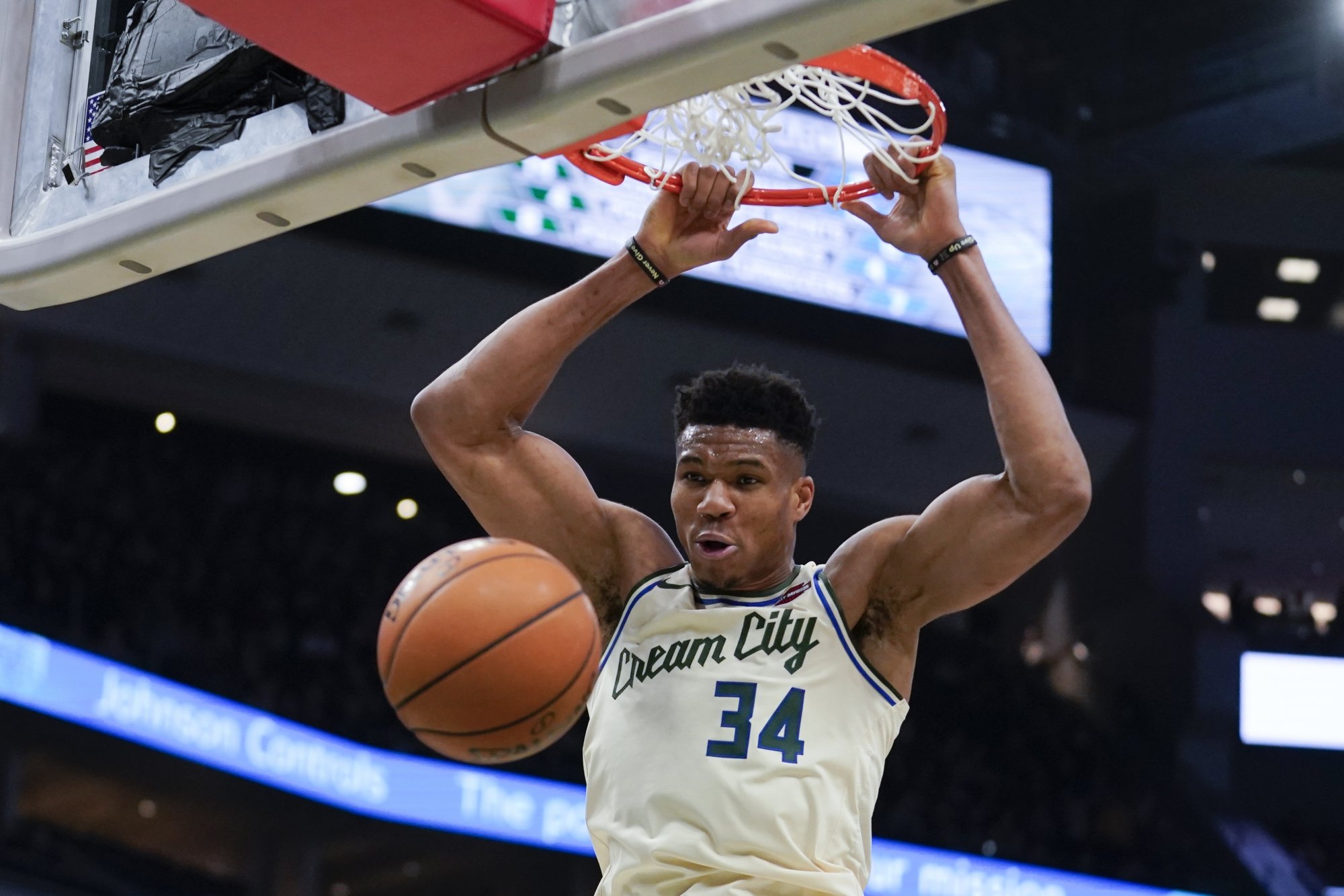 Komentár: Antetokounmpo nie je James ani Leonard, ale Shaq!