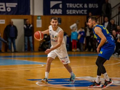 Majerčák žiaril v derby. Pozrite si jeho skvelú prihrávku na alley-oop