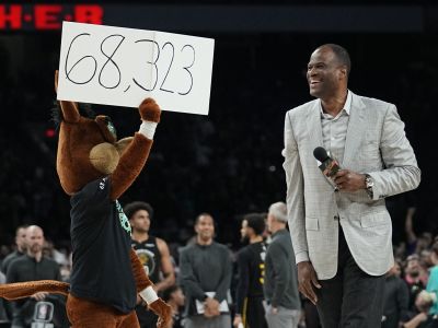VIDEO: Golden State dominovalo pred historicky rekordným publikom v NBA