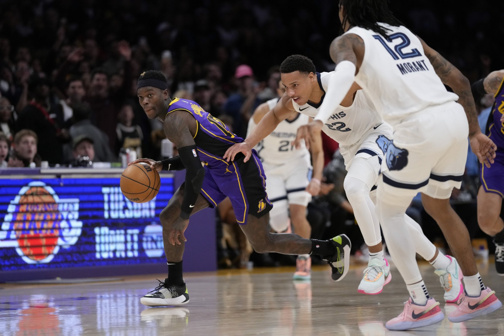 VIDEO: Irving dal 48 bodov, Schröder zachránil v poslednej sekunde Lakers