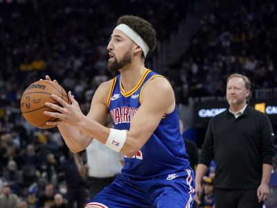 VIDEO: Zraneného Curryho parádne zastúpil Klay Thompson, dal 12 trojok