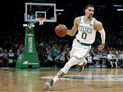 VIDEO: Boston vyhral v Sacramente, potiahol ho 36-bodový Tatum