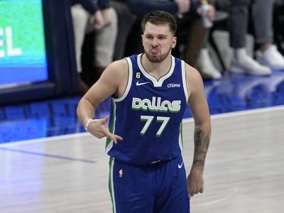 VIDEO: Dallas uspel aj bez Dončiča s Irvingom, 50 bodov Curryho