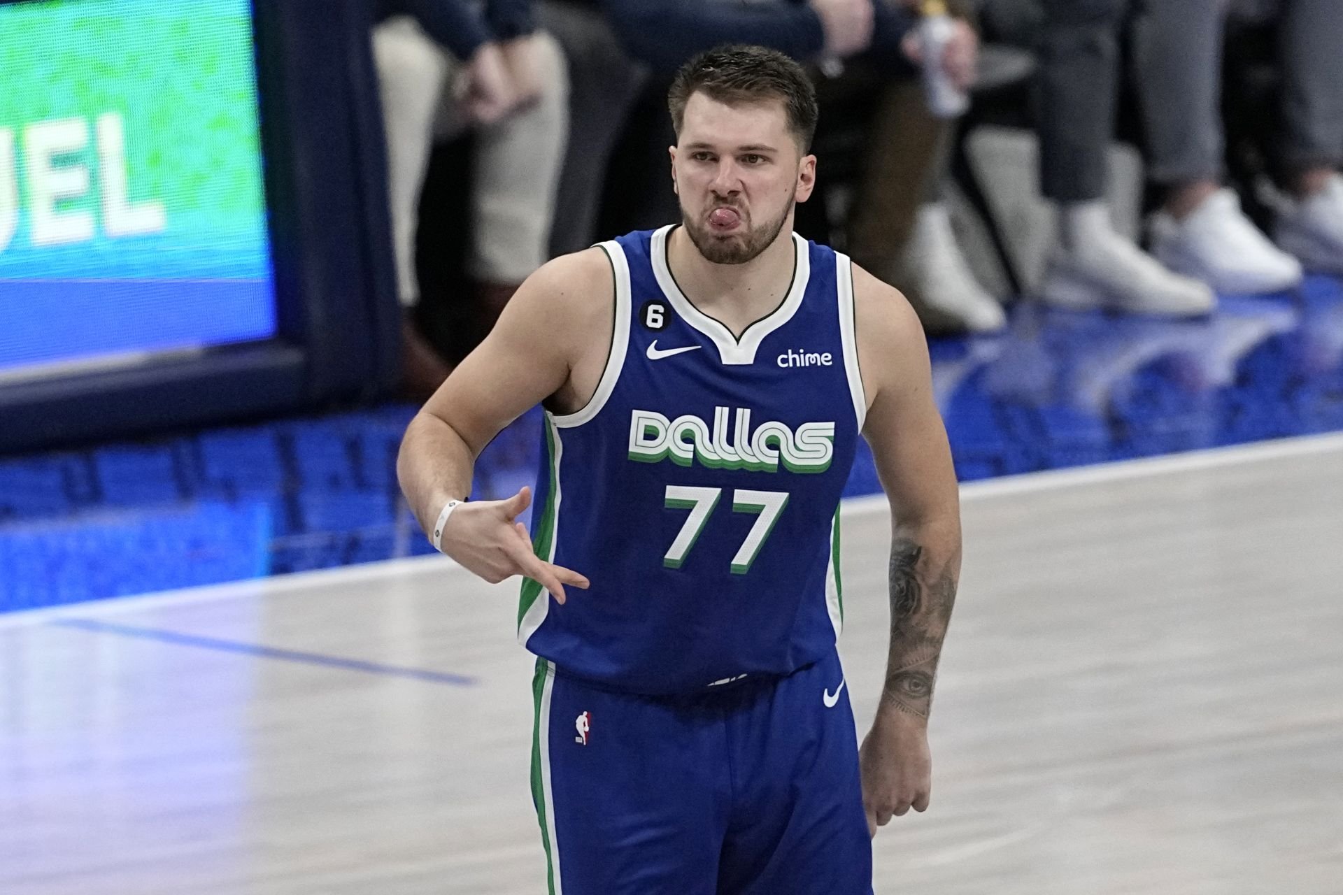 VIDEO: Dallas uspel aj bez Dončiča s Irvingom, 50 bodov Curryho