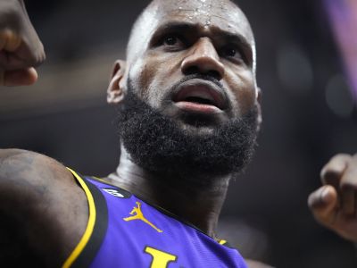 VIDEO/NBA play-off: Lakers potiahli nečakaní lídri, Bucks prišli o Giannisa a prehrali