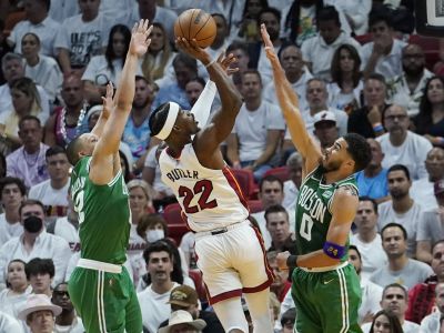 VIDEO/NBA play-off: Butler mučil Boston a Miami šokovalo v prvom konferenčnom finále