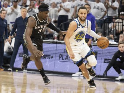VIDEO/NBA play-off: Fenomenálny Curry zachránil rekordom sezónu Golden State, Miami sa zranil Butler, ale vyhralo