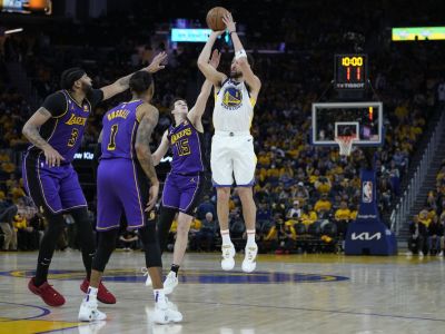 VIDEO/NBA play-off: Golden State nedali Lakers najmenšiu šancu a vyrovnali sériu