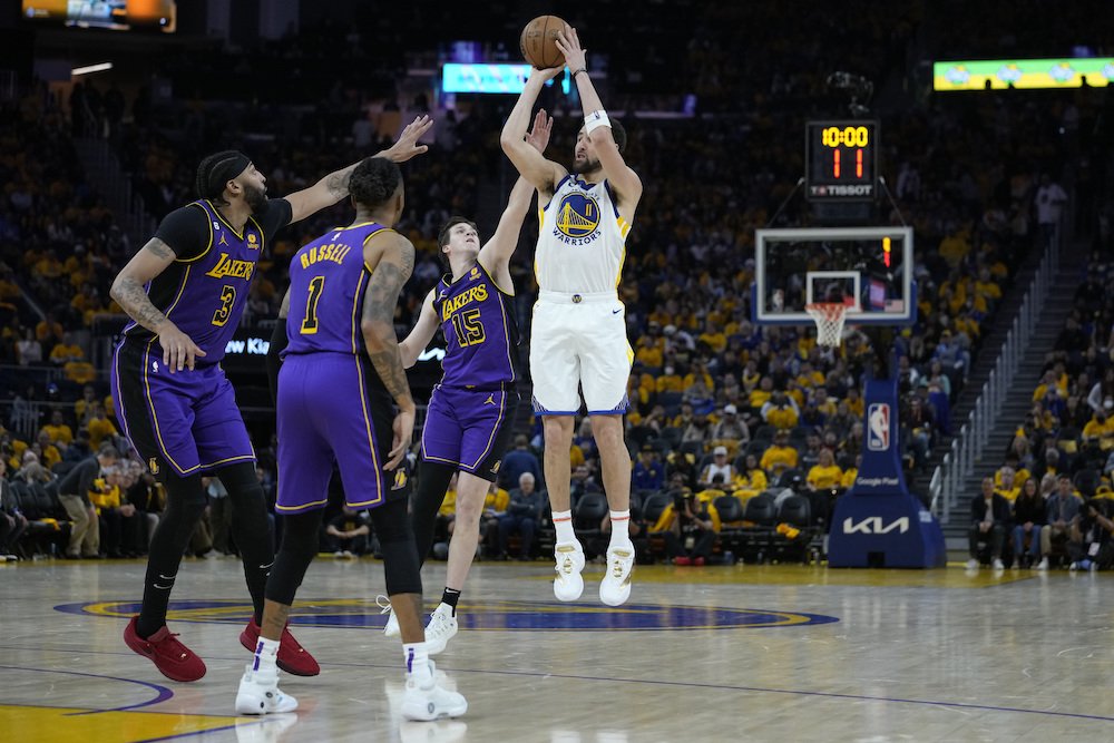 VIDEO/NBA play-off: Golden State nedali Lakers najmenšiu šancu a vyrovnali sériu
