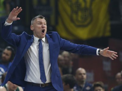 Nečakaný zvrat. V Barcelone končí po najväčšej hviezde aj tréner. Má ponuku z NBA