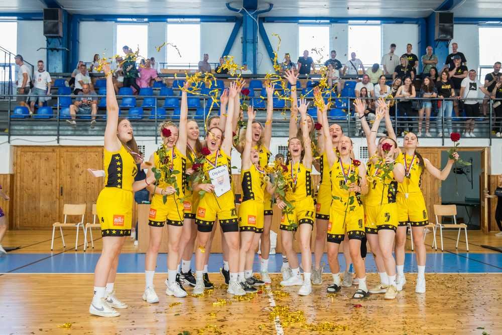 Žlto-čierna ruža pre nevestu. Majsterky z CBK využili extraligové skúsenosti