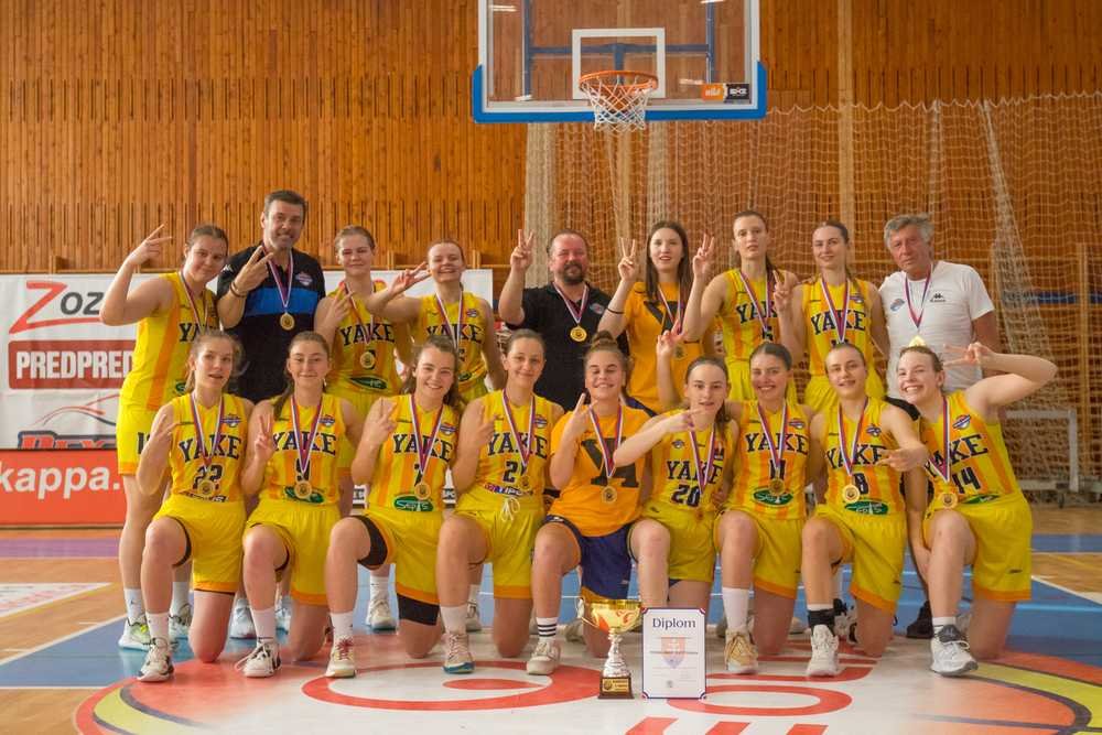 VIDEO/M-SR Kadetky U17: Young Angels s pohárom za titul, MBK Ružomberok vezie na Liptov striebro a bronz má ŠBK Šamorín